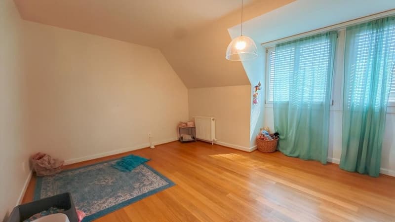 6.5-Zimmer-Maisonettewohnung mit Cheminée und zwei Balkonen in Riehen (6)