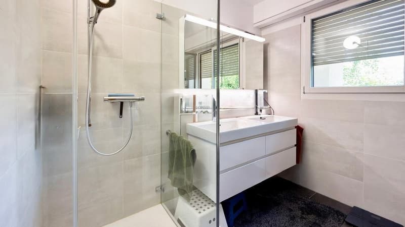 6.5-Zimmer-Maisonettewohnung mit Cheminée und zwei Balkonen in Riehen (3)