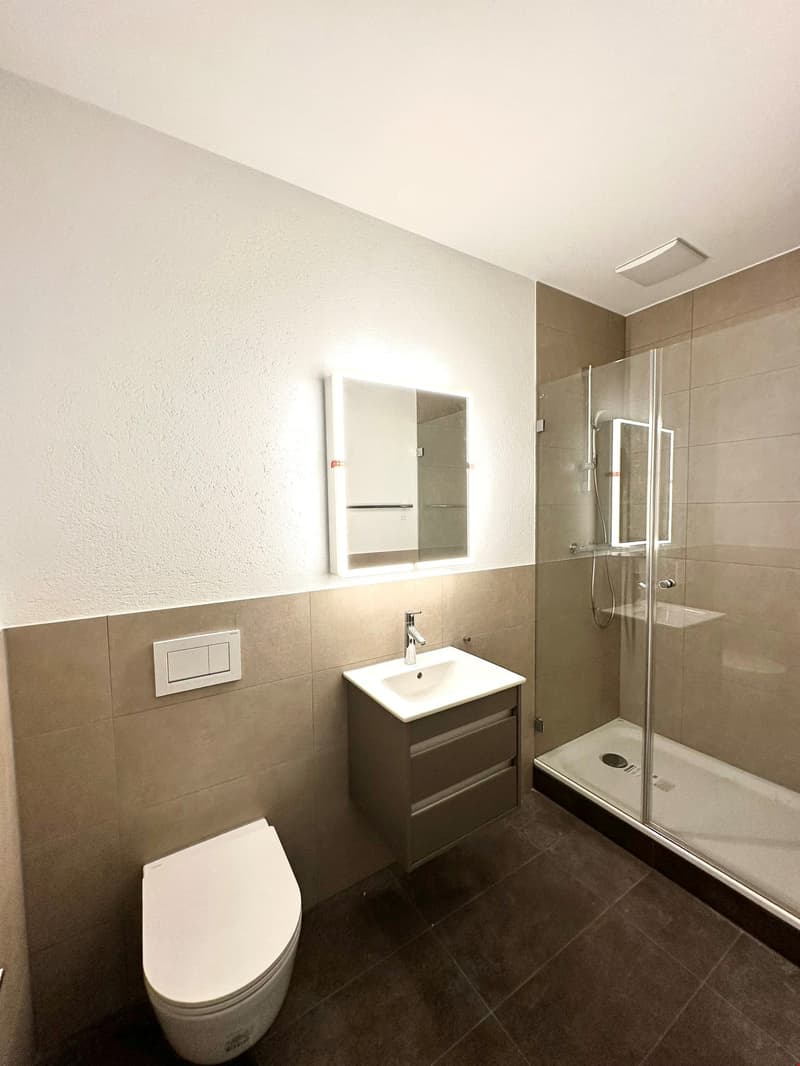 Badezimmer mit Dusche