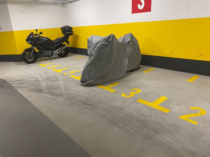 Platz für Ihr Motorrad (1)