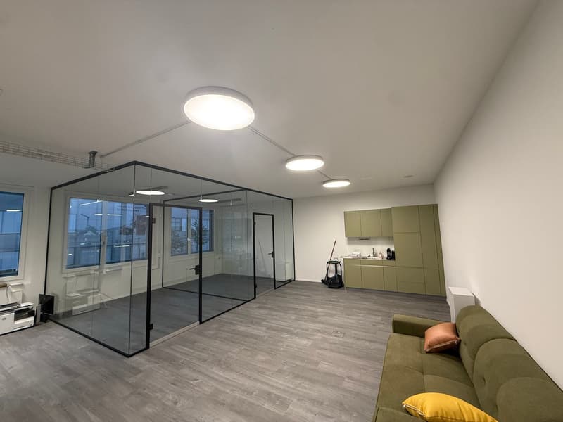 Moderne, voll ausgebaute Büro- / Gewerbefläche an Top-Lage (1)