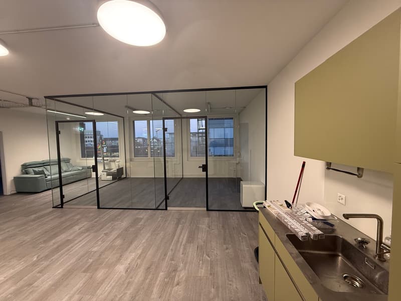 Moderne, voll ausgebaute Büro- / Gewerbefläche an Top-Lage (2)