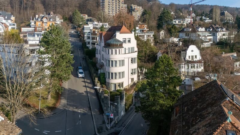 Exklusive, möblierte 3.5-Zimmer-Wohnung am Zürichberg mit Seesicht (2)