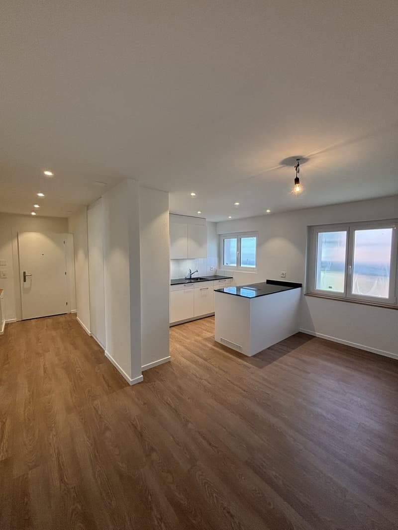 Hinweis: Die Fotos zeigen eine vergleichbare Wohnung und nicht die ausgeschriebene Wohnung. Abweichungen hinsichtlich Grundriss, Ausstattung und Ausbaustandard sind möglich.