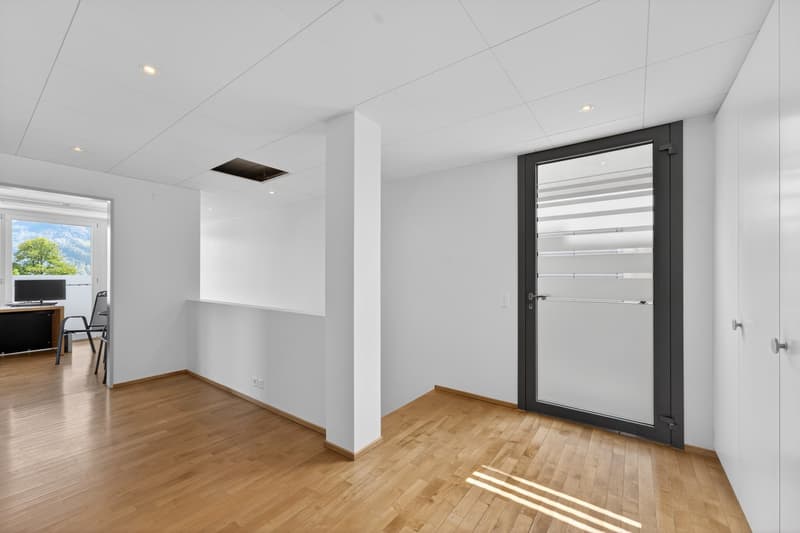 Geschäftsliegenschaft / Büro / Praxis an ruhiger Lage in Hergiswil (11)