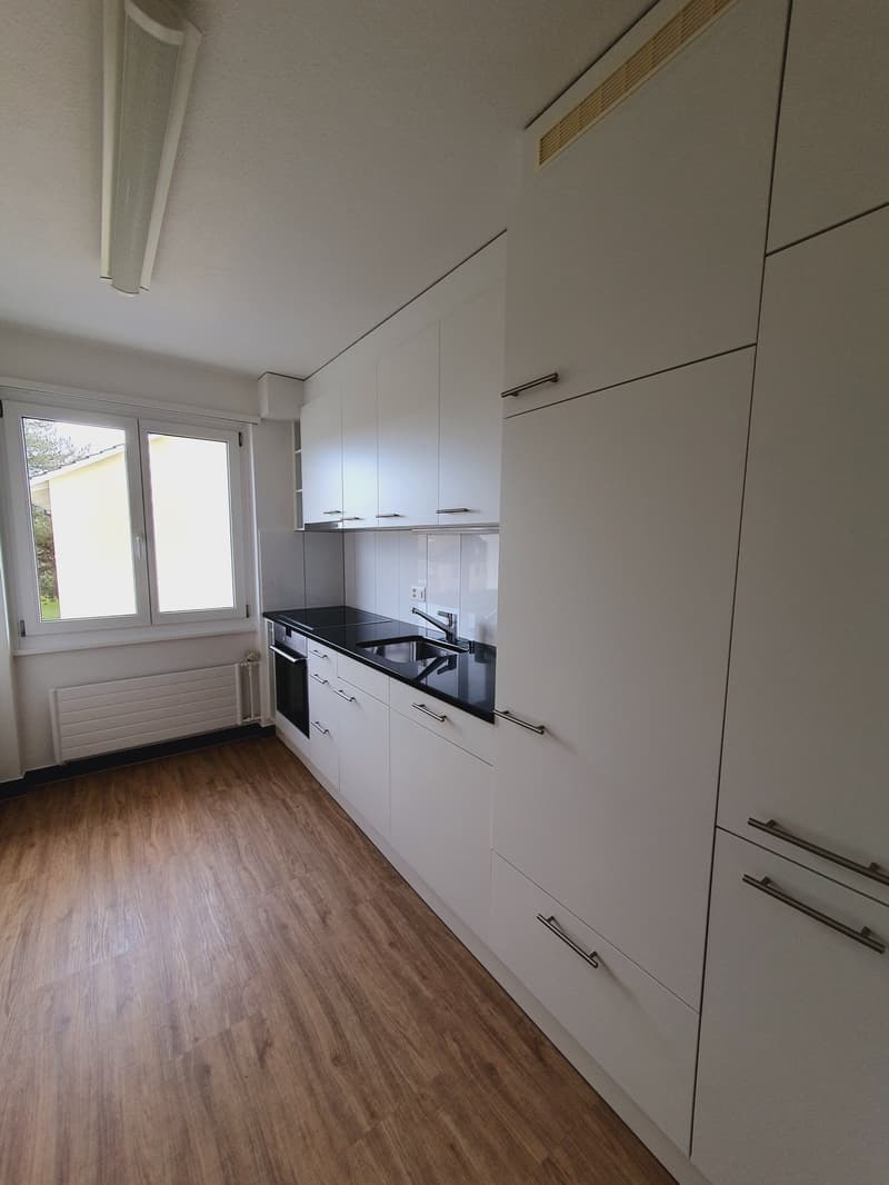 Helle 4.5-Zimmer-Wohnung mit Balkon in Belp (3)