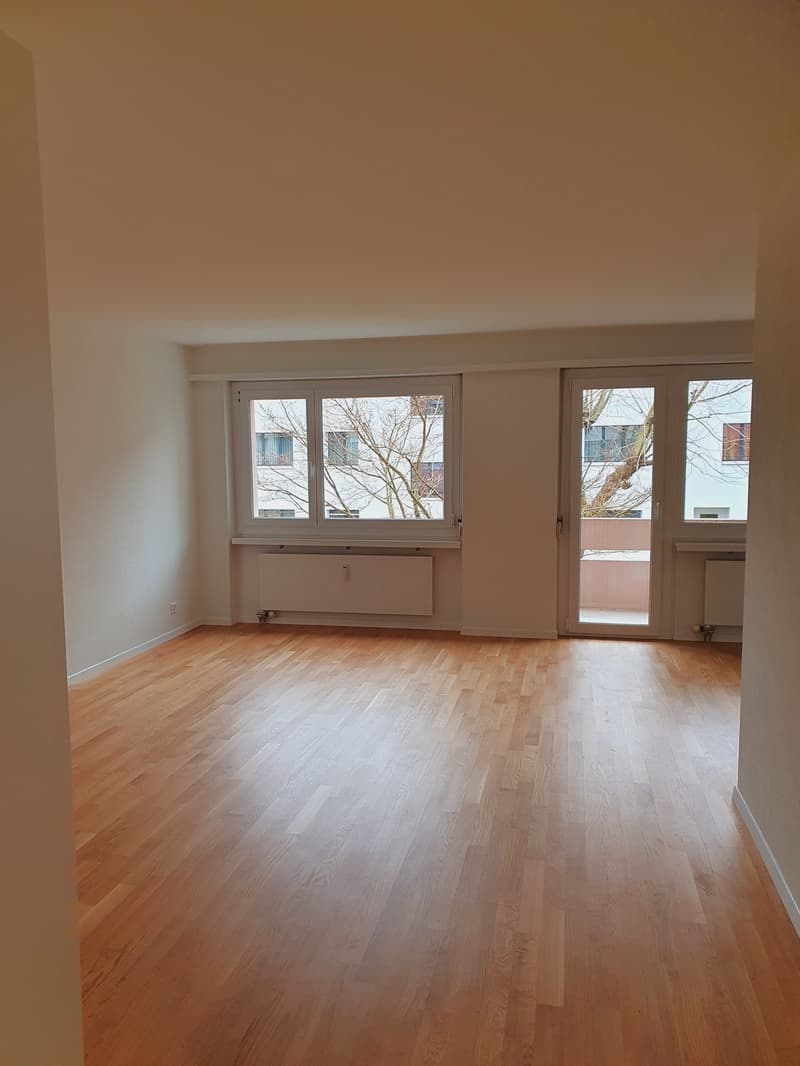 Helle 3.5-Zimmer-Wohnung mit Balkon (2)