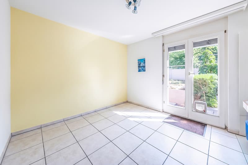 Zimmer Kind 3 mit Ausgang in den Garten