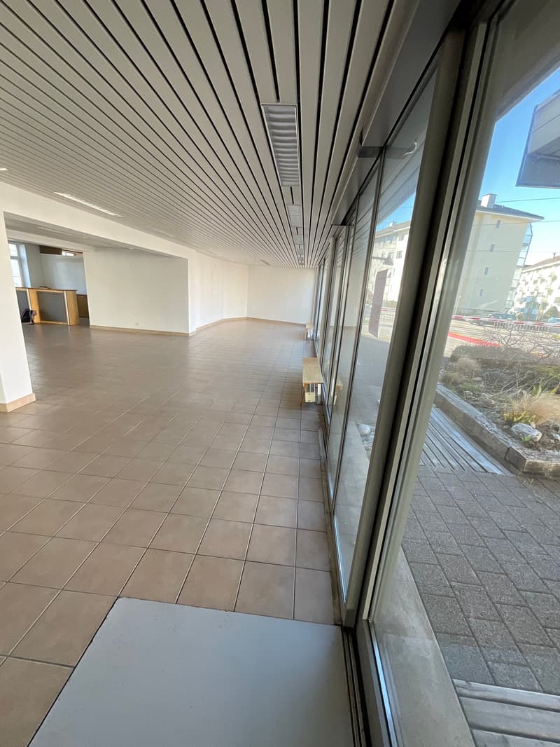 Gewerberaum mit Parkplätzen (9)