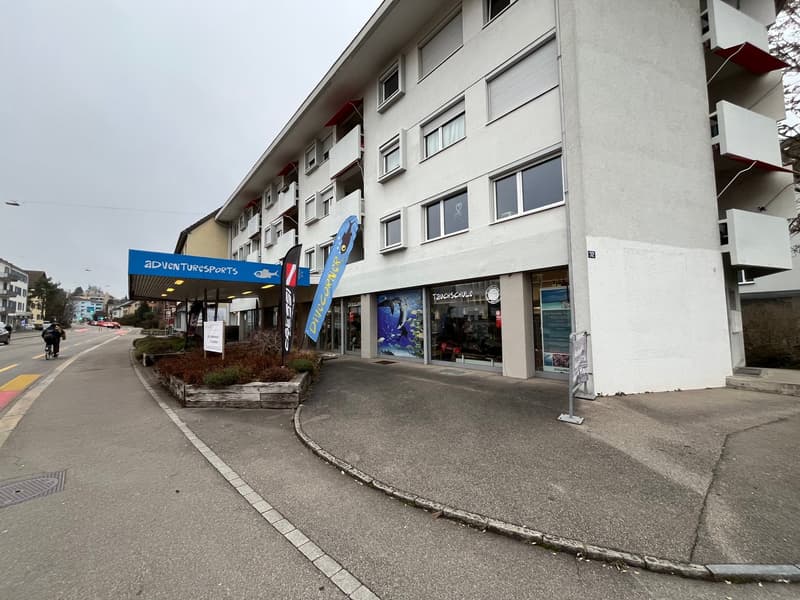 Gewerberaum mit Parkplätzen (4)