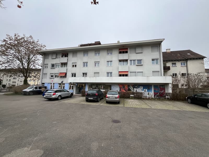 Gewerberaum mit Parkplätzen (5)