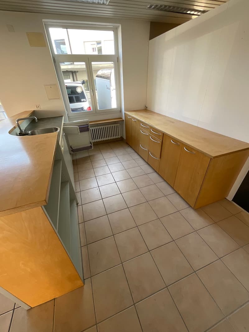 Gewerberaum mit Parkplätzen (13)