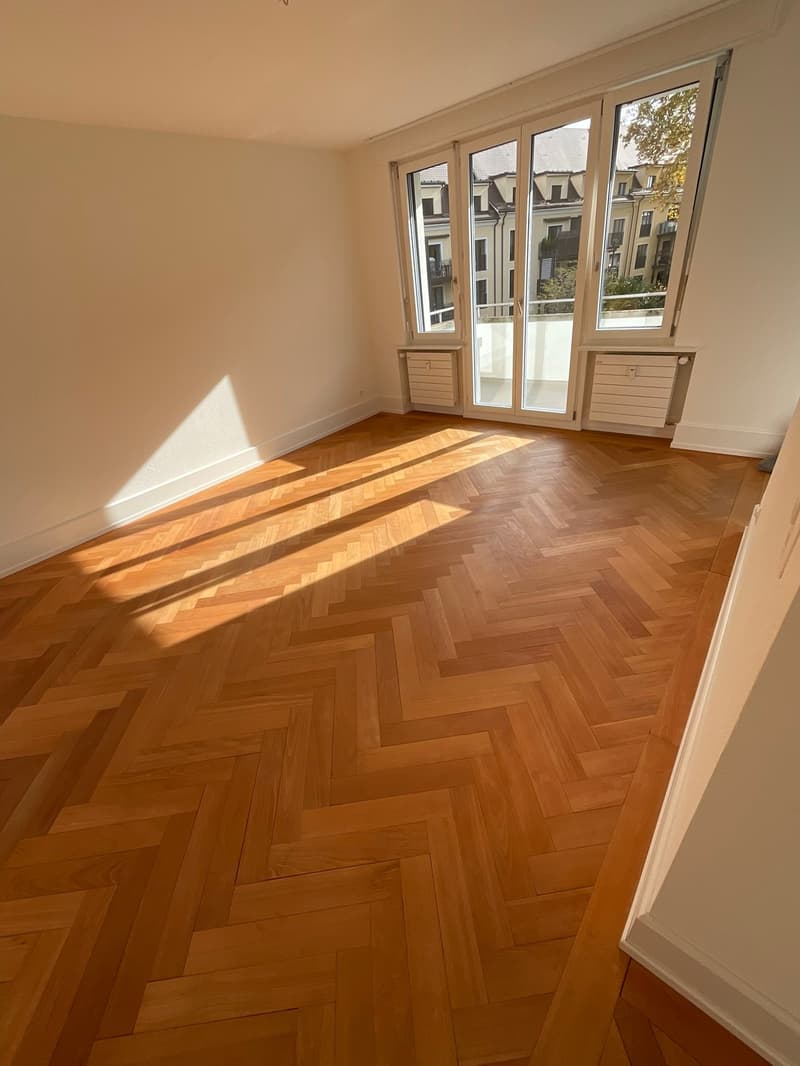 Wohnzimmer mit Balkon