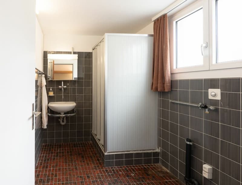 Casa unifamiliare con laboratorio nel centro del villaggio (4)