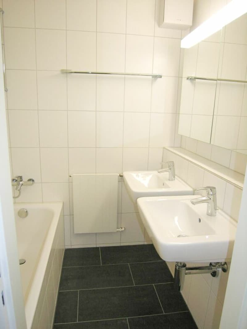 Grosszügige 4-Zimmer-Wohnung an zentraler Lage (7)