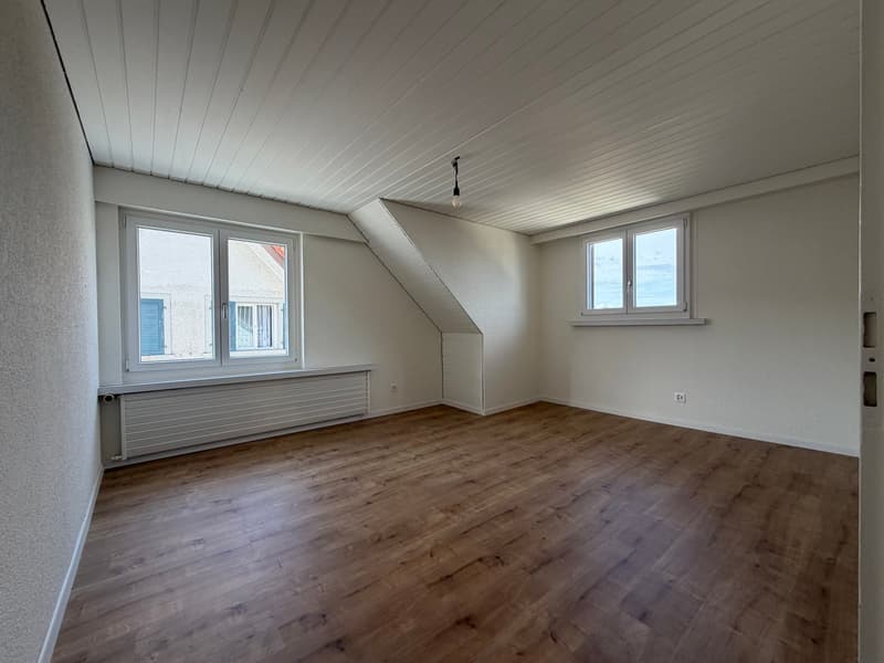 Charmante 1.5-Zimmer-Dachwohnung in Aadorf – sofort verfügbar (1)