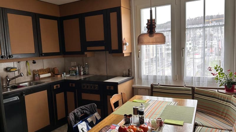 Charmante und grosszügige 5.5-Zimmer-Maisonette-Wohnung (5)