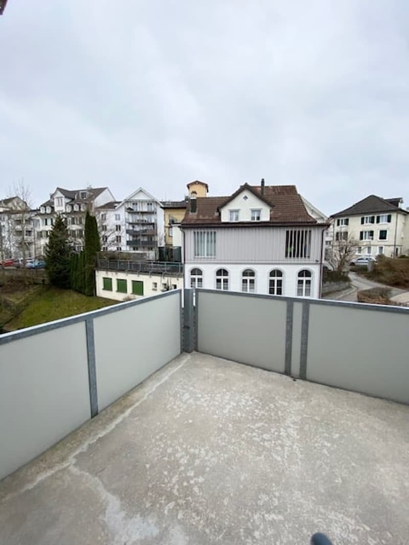 Luxeriöse sanierte 4,5 Zimmer Altbau Wohnung mit Balkon im Zentrum von Herisau (11)