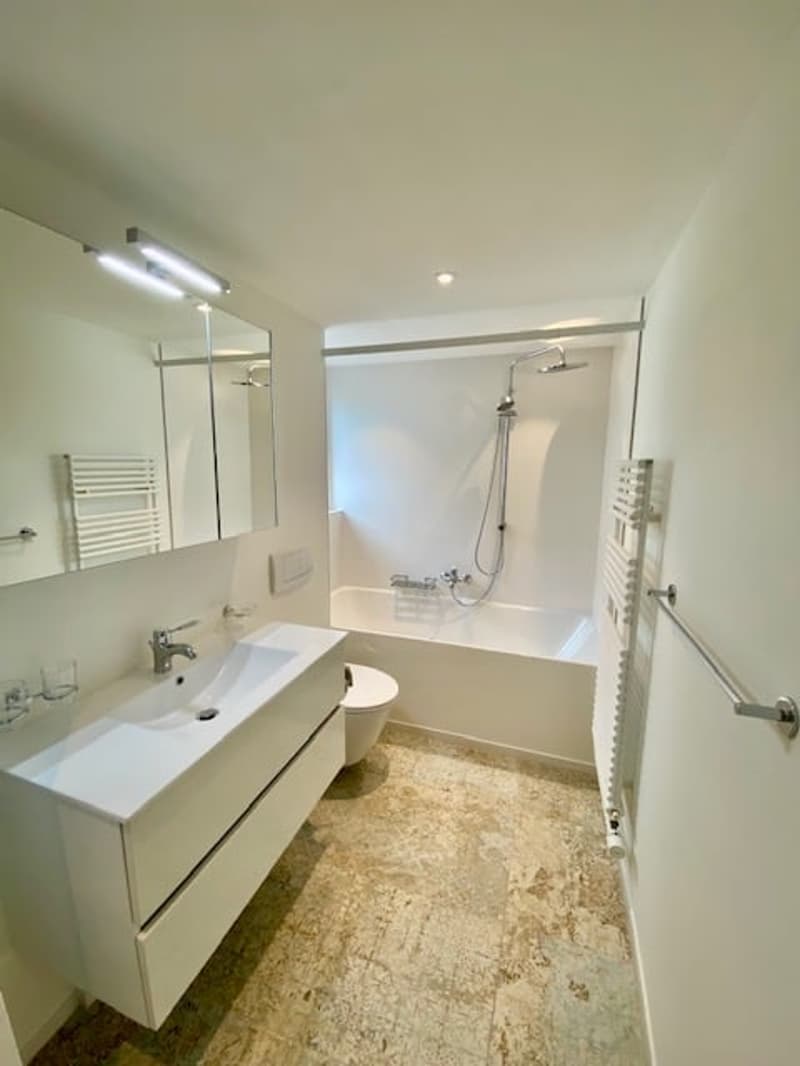 Luxeriöse sanierte 4,5 Zimmer Altbau Wohnung mit Balkon im Zentrum von Herisau (6)