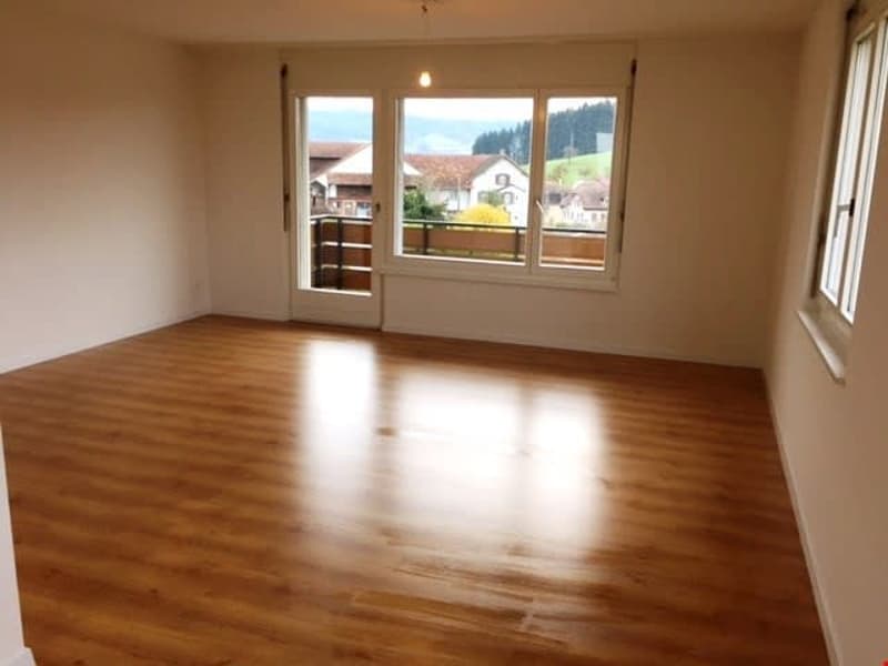 4,5 Zimmer Wohnung mit Balkon und Aussicht ins Grüne (6)