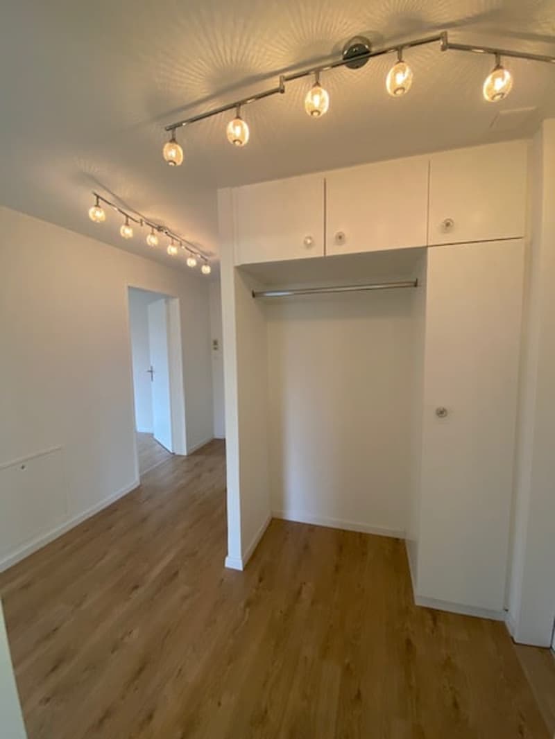 4,5 Zimmer Wohnung mit Balkon und Aussicht ins Grüne (4)