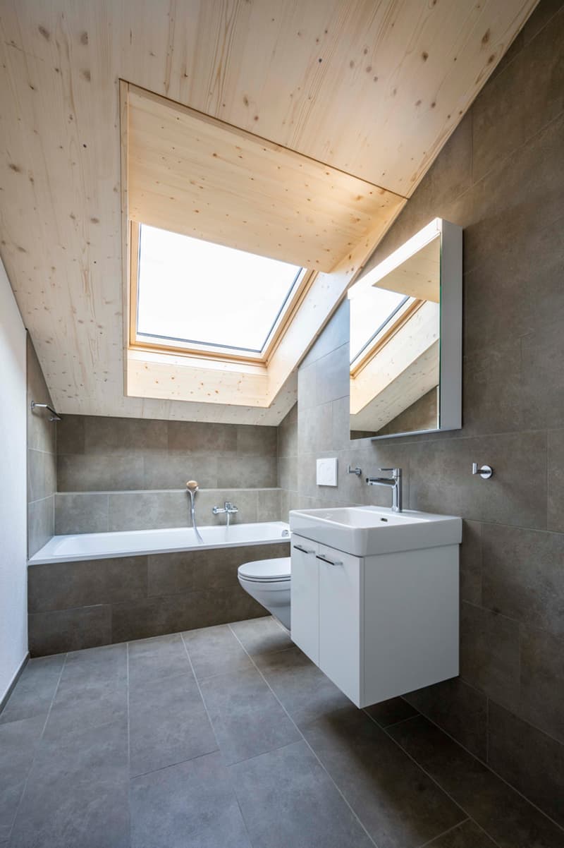 Nasszelle (Badewanne/WC)