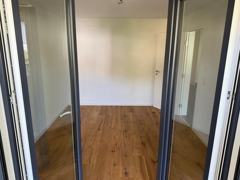 Luxuriöse 2 1/2 Zimmer-Wohnung mit eigenem Waschturm und grossen Balkon (7)