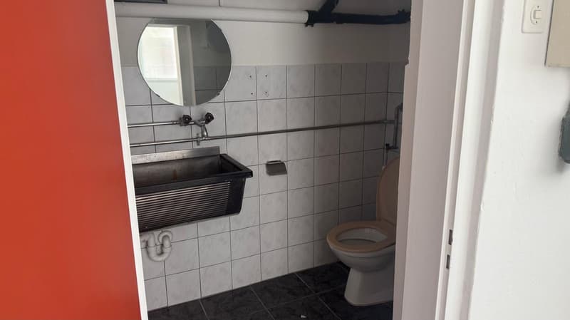 120m² helle Lager-/Gewerbefläche mit eigenem WC & Direktzufahrt (11)