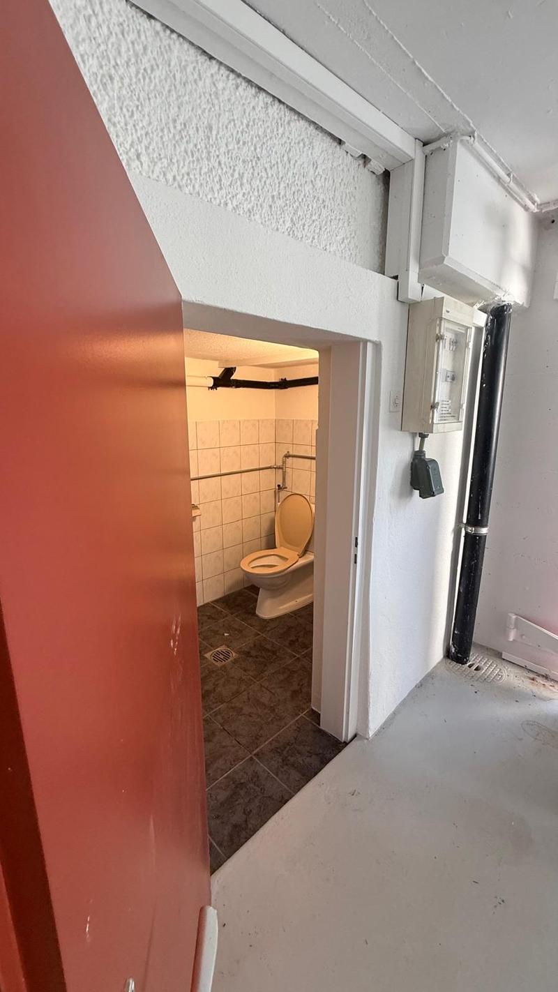 120m² helle Lager-/Gewerbefläche mit eigenem WC & Direktzufahrt (8)