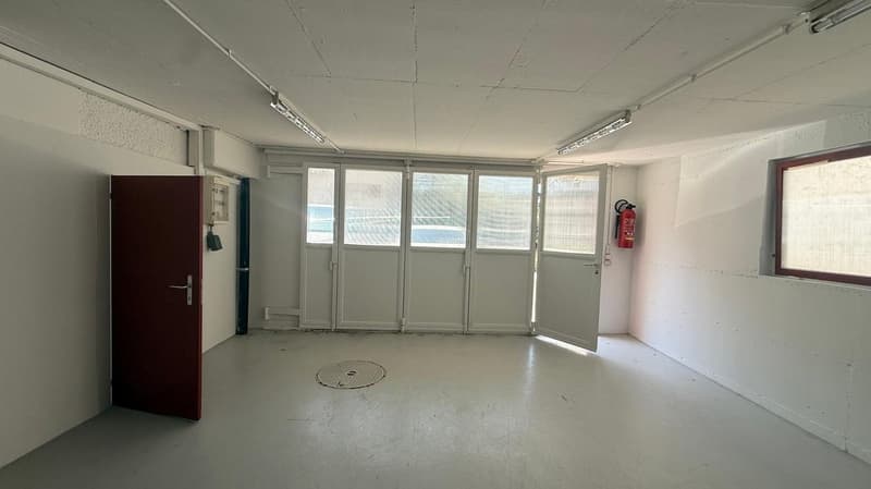 120m² helle Lager-/Gewerbefläche mit eigenem WC & Direktzufahrt (12)