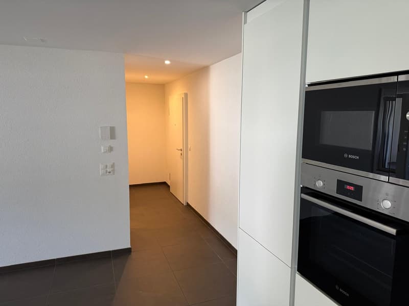 Luxuriöse 2 1/2 Zimmer-Wohnung mit eigenem Waschturm und grossen Balkon (4)
