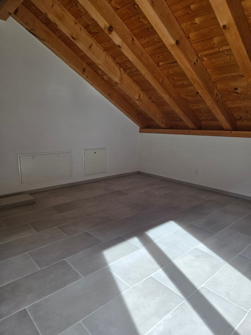 Geräumige 4.5-Zimmer-Wohnung mit Balkon und schöner Aussicht in Linthal (9)