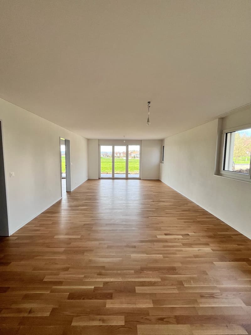 Erdgeschosswohnung mit Weitsicht an bester Sonnenlage im Zürcher Weinland (1)