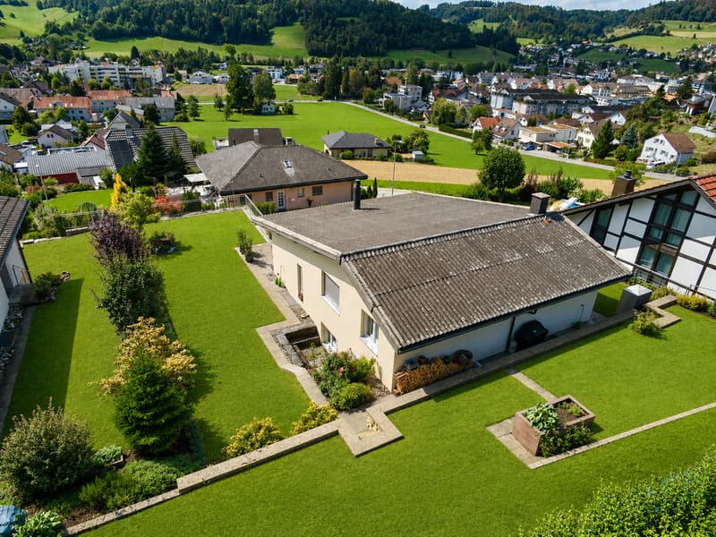 Gepflegtes 5.5-Zimmer Einfamilienhaus mit grosszügigem Umschwung (6)