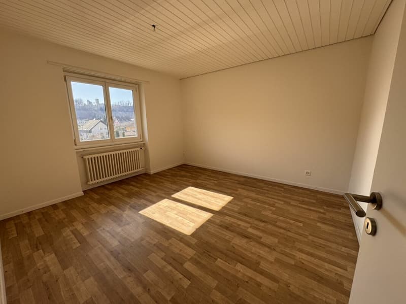 Frisch renovierte 4.0-Zimmerwohnung mit Balkon (4)