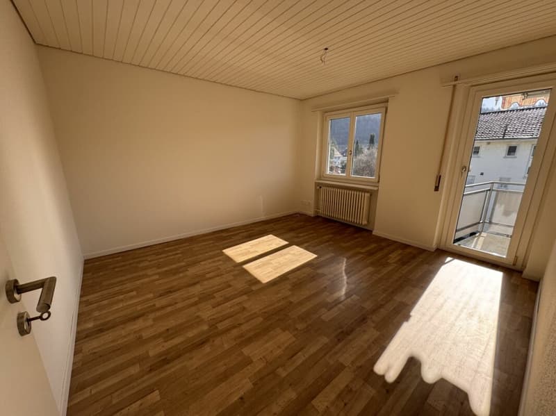 Frisch renovierte 4.0-Zimmerwohnung mit Balkon (3)