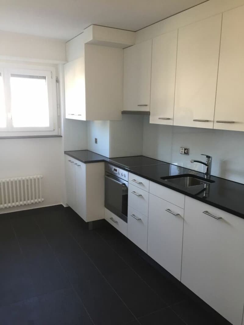 Frisch renovierte 4.0-Zimmerwohnung mit Balkon (2)