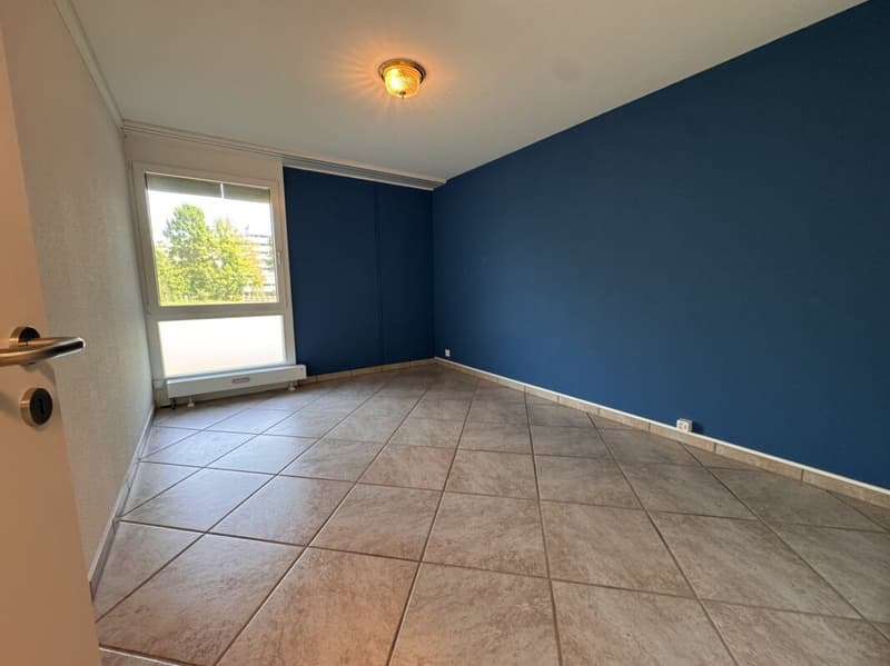 Moderne 3.5-Zimmer-Wohnung mit Parkblick (7)