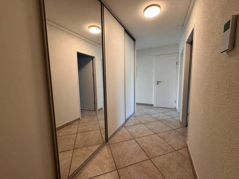 Moderne 3.5-Zimmer-Wohnung mit Parkblick (8)
