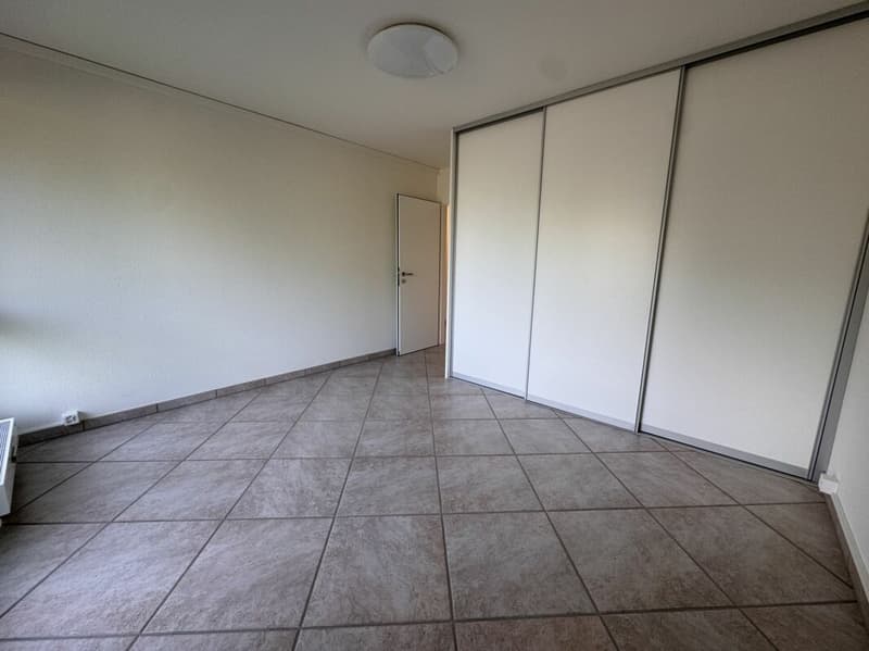 Moderne 3.5-Zimmer-Wohnung mit Parkblick (5)
