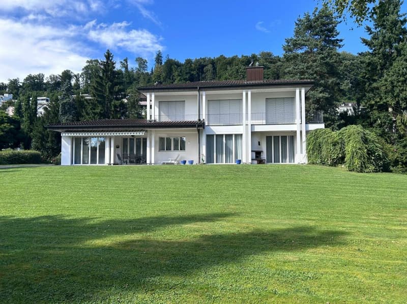 Freistehendes Einfamilienhaus mit parkähnlichem Garten zu vermieten (2)