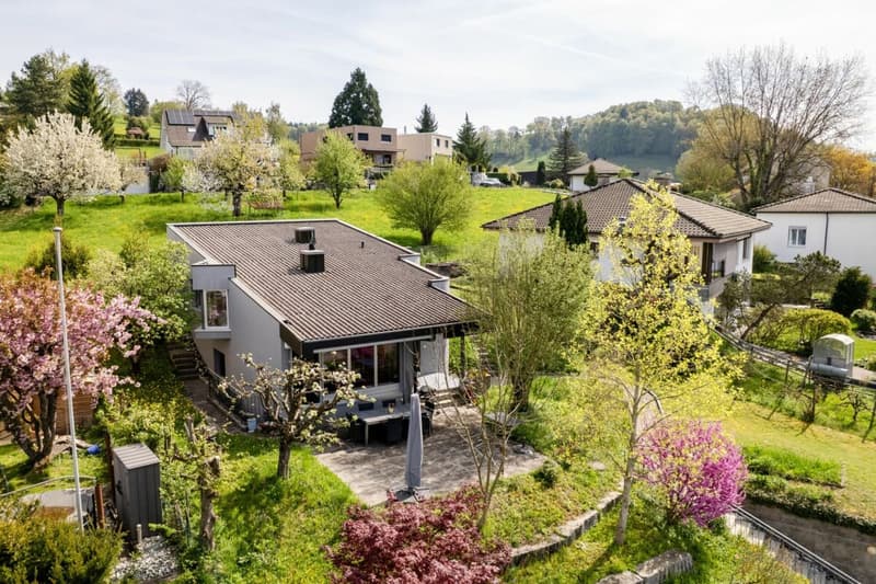 Freistehendes Einfamilienhaus mit Aussicht über Gränichen (1)