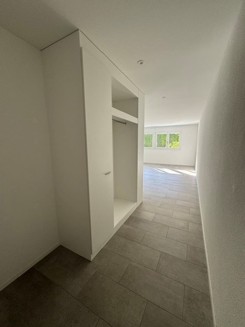 Moderne Wohnung im Erdgeschoss mit verglaster Loggia (3)
