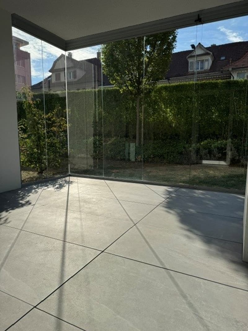 Moderne Wohnung im Erdgeschoss mit verglaster Loggia (10)