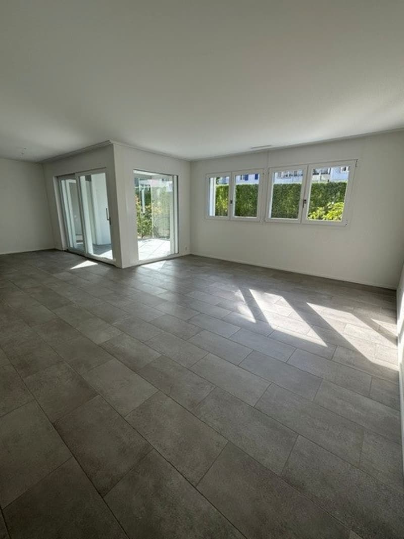 Moderne Wohnung im Erdgeschoss mit verglaster Loggia (4)