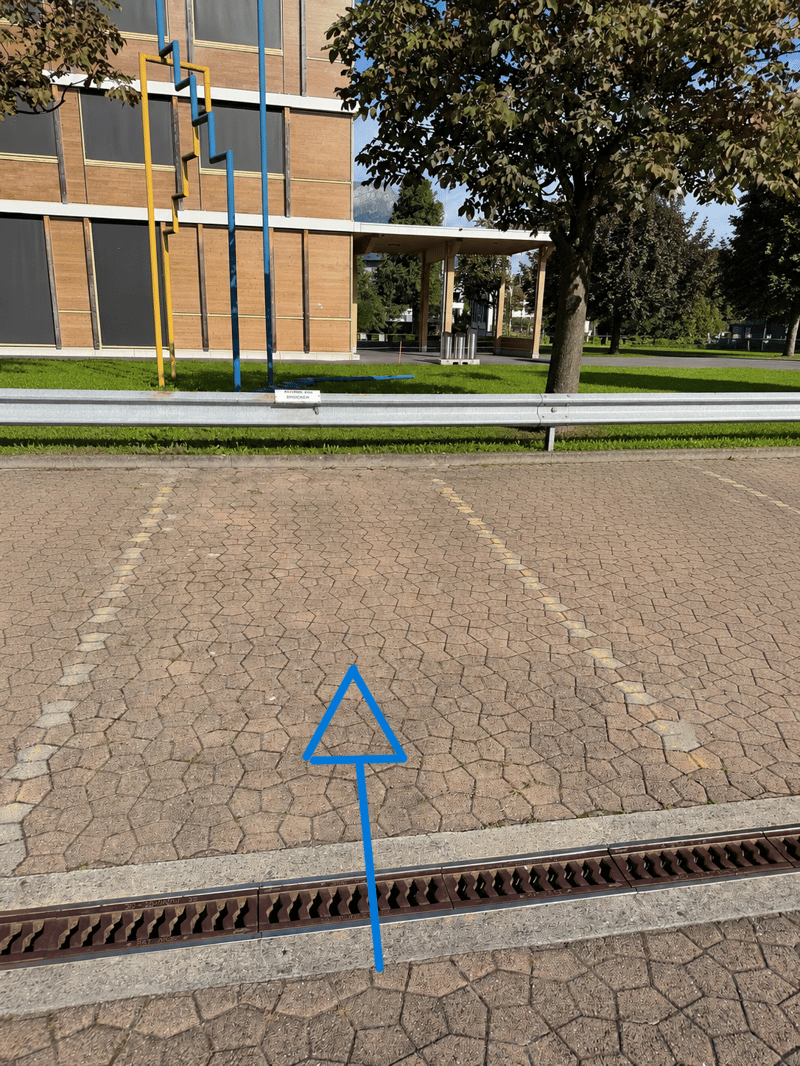 Parkplatz in der Nähe vom Zentrum von Altdorf (2)