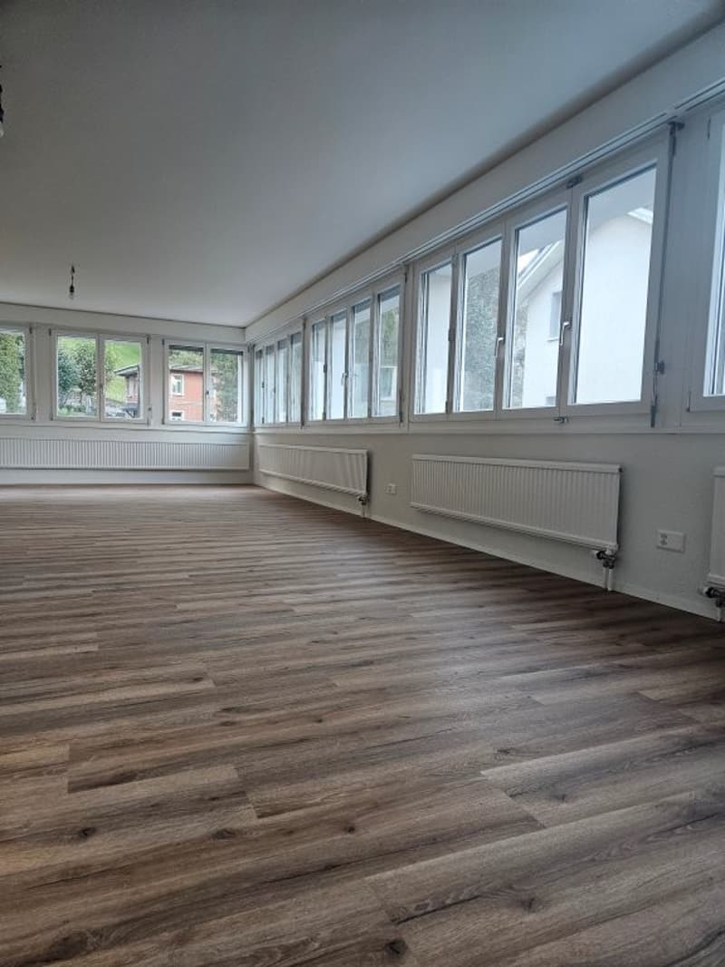 Charmante 2-Zimmerwohnung an der Bahnhofstrasse in Sisikon (7)