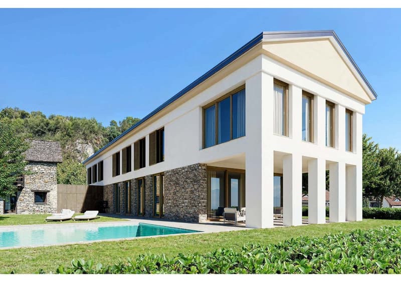Elegante Luxusvilla mit traumhafter Aussicht / Elegante villa di lusso con vista fantastica (1)