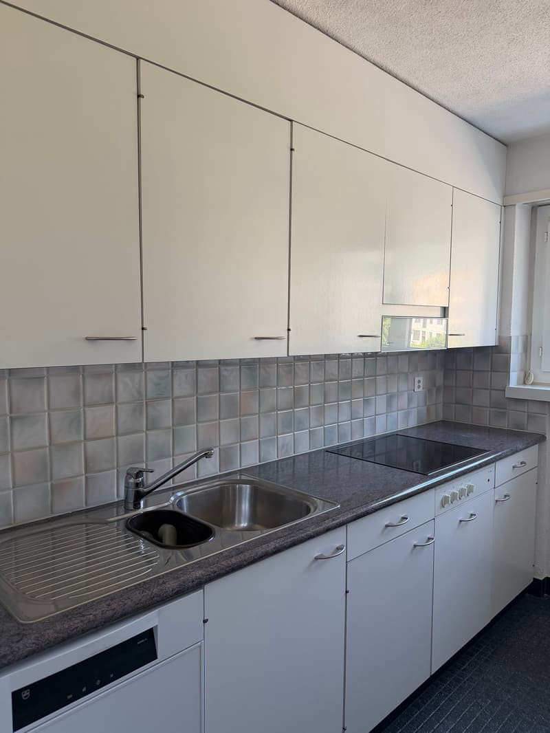 Charmante 5-Zimmerwohnung mit Balkon und schöner Aussicht in Altdorf (10)