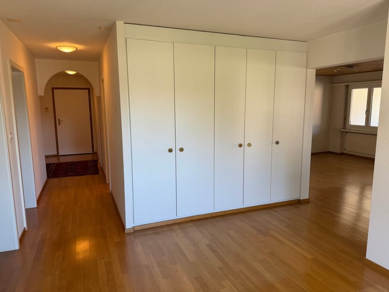 Charmante 5-Zimmerwohnung mit Balkon und schöner Aussicht in Altdorf (6)